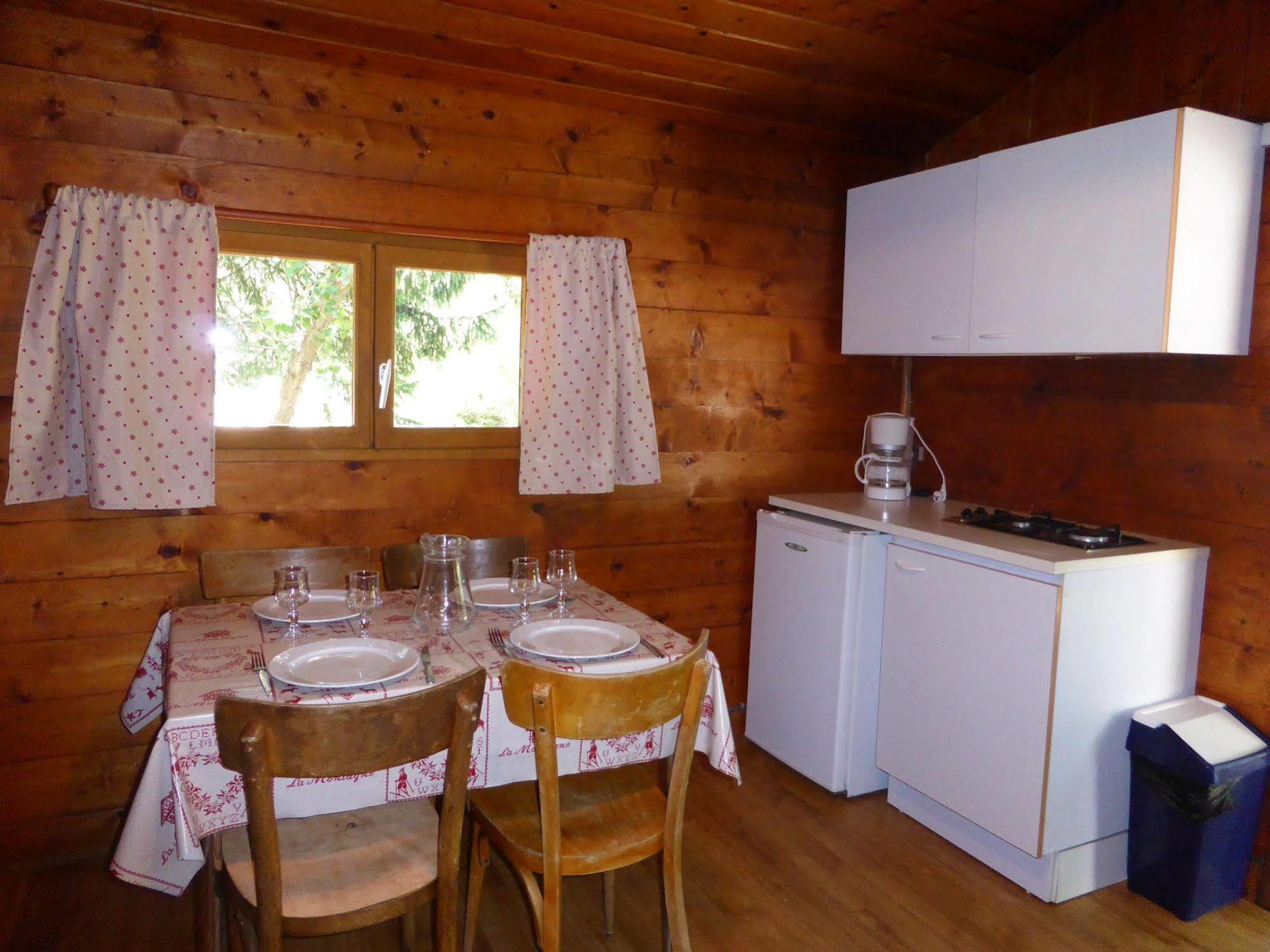 Camping L'Ecureuil - Mont-Blanc Village Domancy Esterno foto